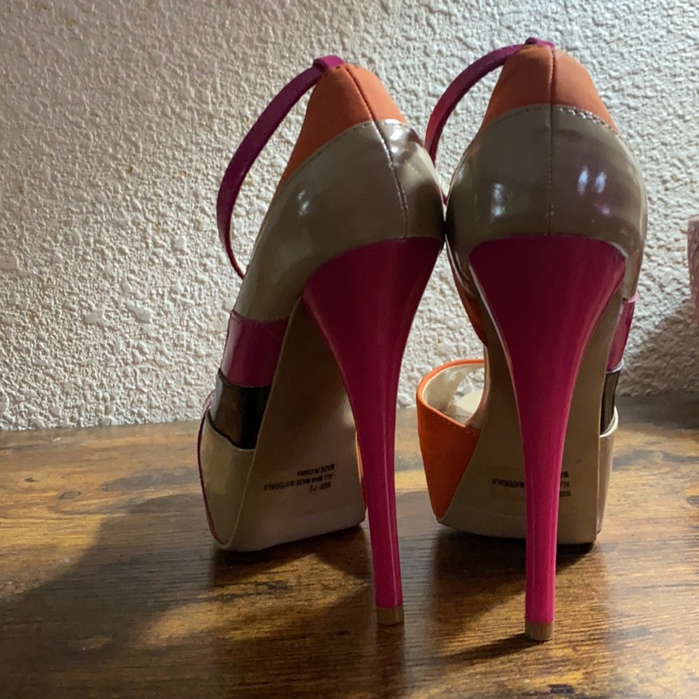 Color Block Pumps - Picture 3 of 4
